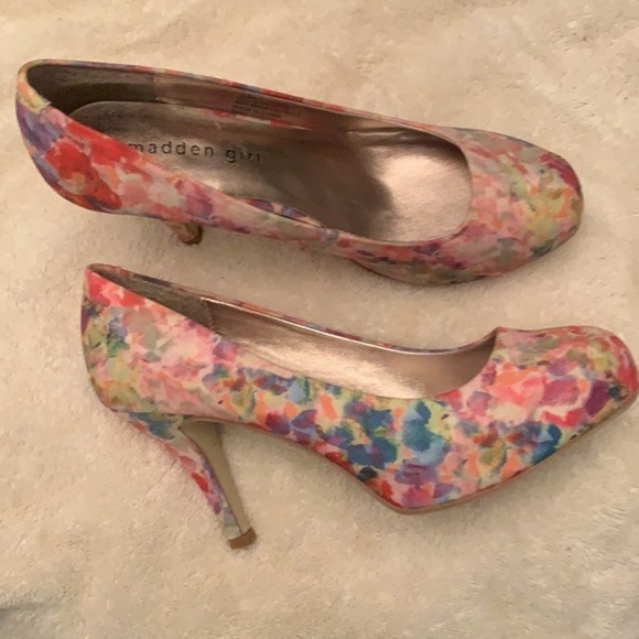 MADDEN GIRL GETTA FLORAL PUMP - Picture 5 of 11